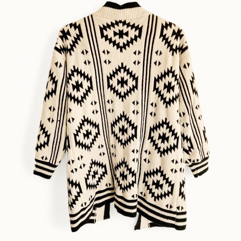 Kamana Aztec Print Chenille Cardigan – Size Large - Picture 5 of 9
